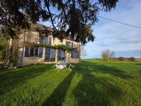 charmante maison de campagne 106.50m2  3 chambres et jardin