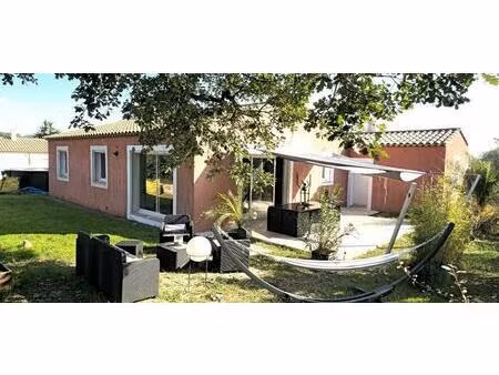 villa t4 98 m2 sur 584 m2 de terrain avec garage et piscine