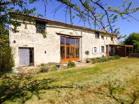 vente maison 8 pièces 224 m² à chef-boutonne (79110)  212 400 €