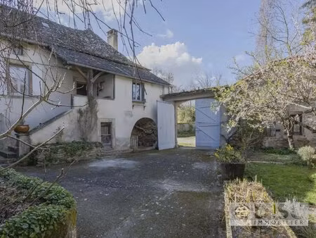 ancienne ferme avec cour intérieure  ateliers artistiques  boutique et plus de 3 hectares 