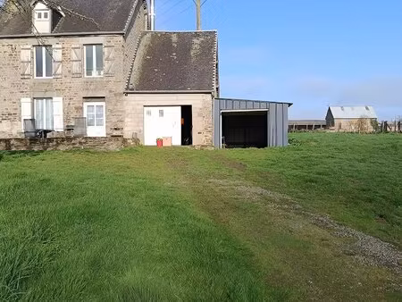 charmante maison en pierres avec grand terrain et garages