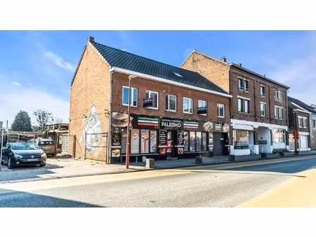 wonen boven je zaak? ontdek deze instapklare opportuniteit in het hart van maasmechelen
