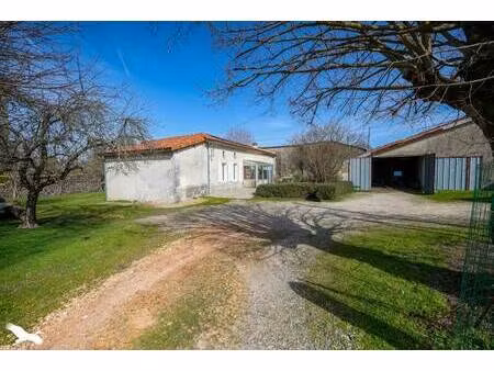 vente maison 5 pièces 135 m² barbezieux-saint-hilaire (16300)