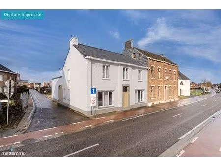 verder af te werken hoekwoning met binnenkoer en garage te mopertingen