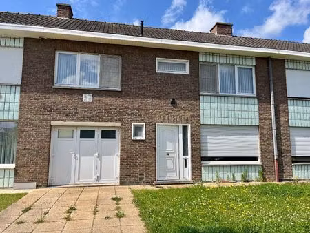 rijwoning met 5 slaapkamers  garage en zuid-west gerichte tuin.