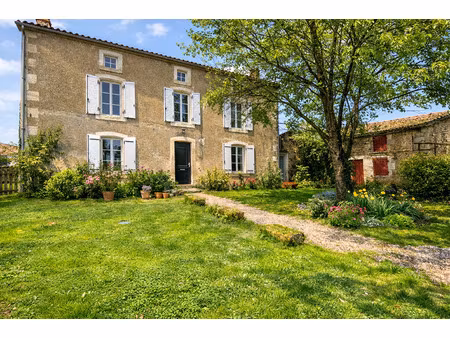 vente maison familiale 4 chambres au coeur du village  jardin clos  dépendances  atelier