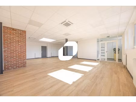 vente bureau vaux le penil 77000