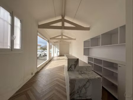 location commerce 1 pièce 87 m² à saint-jean-pied-de-port (64220)