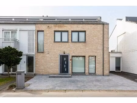wilrijk | moderne woning 4 slpks met tuin en parking