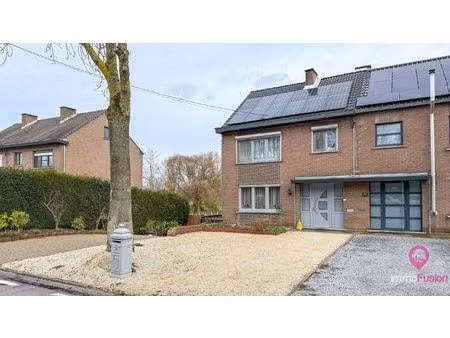 instapklare woning met grote tuin dichtbij autostrade!