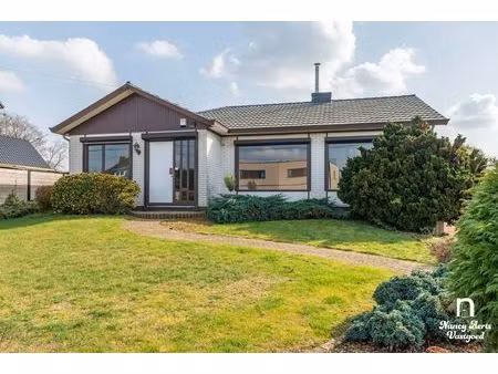 gelijkvloers wonen met zonnige tuin op een ruim perceel