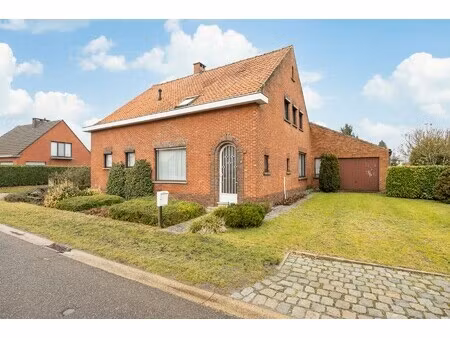 vrijstaande eengezinswoning met 3 slaapkamers op een perceel van 912m².