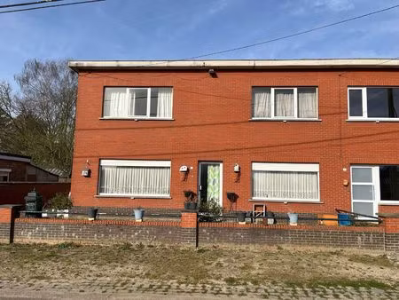 te renoveren woning met o.a. 2 slaapkamers