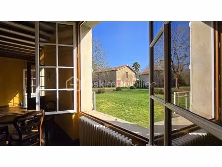 maison en pierre de 178 m² à le vigeant