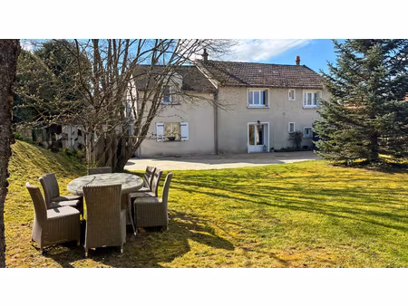 la maison familiale dans le paysage de la juine