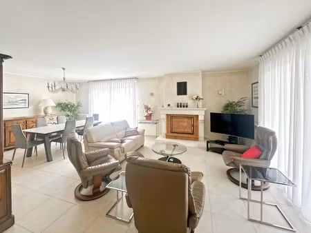 vente maison 5 pièces 122 m2 à le taillan-médoc
