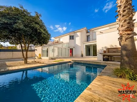 villa de caractère avec piscine et véranda béziers