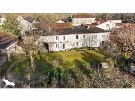 vente maison 8 pièces 360 m² barbezieux-saint-hilaire (16300)