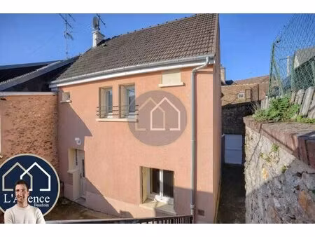 epernon centre - maison 65m² - 2 chambres - cour - parking - proche gare