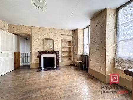 maison de ville à rénover avec garage avallon