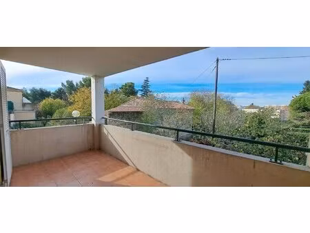 appartement t3 lumineux avec terrasse