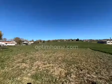 terrain 885 m²