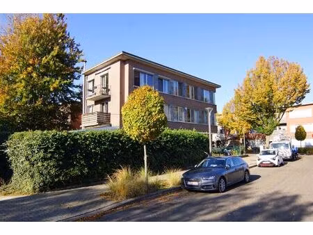 modern en trendy appartement met terras op de 1ste verdieping  op centrale locatie.