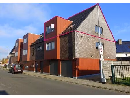 rustig gelegen duplexappartement met staanplaats