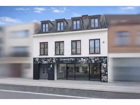 handelspand: winkel / kantoor  instapklaar  (300 m²)  mét parking  torhout