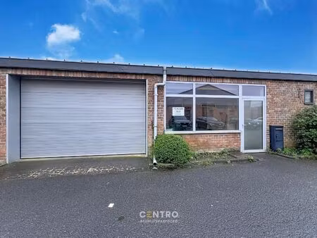 magazijn van 315m² met mezzanine vlak bij de ring van poperinge !