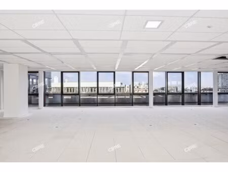 location local professionnel 280m²