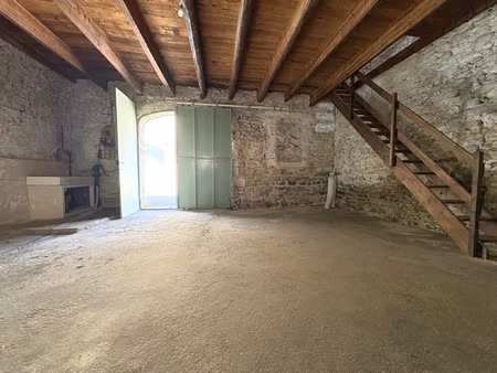 à louer garage de 100 m2 centre de marsillargues