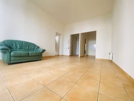 appartement 3 pièces spacieux dans le centre historique de b