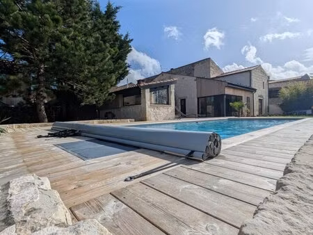ensemble immobilier idéalement situé avec fort potentiel terrain aménagé avec piscine