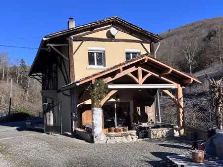 ancien moulin rénové avec terrain et ruisseau