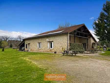 authentique landaise en pierres et colombages sur 17 000 m2 de terrain arboré