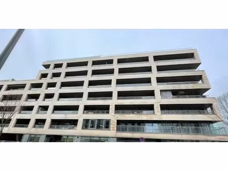 location local professionnel 411m²