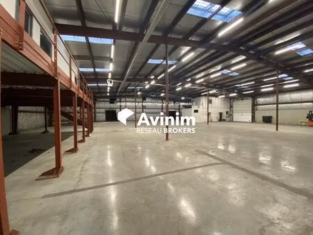 a vendre  local industriel 2100 m2 gières