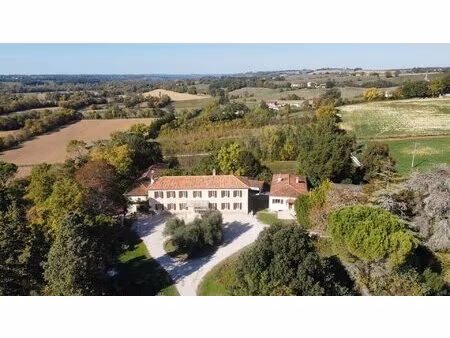 ensemble immobilier avec terres