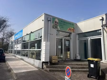 vente commerce 1 pièce auch (32000)