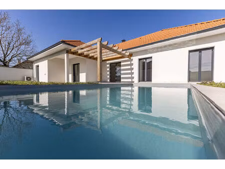 vente maison neuf 4 pièces 123m2 mazerolles - 350000 € - surface privée