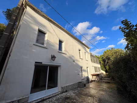 castelmoron sur lot  sur les hauteurs  charmante maison semi-enterrée de 131 m2 à flanc de