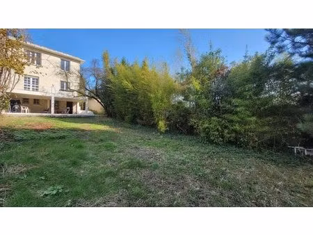 une maison à potentiel rare au coeur du mont-valérien  à quel