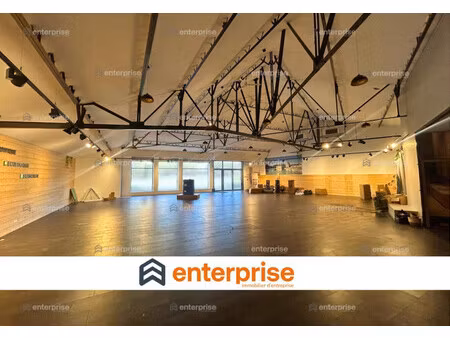 location local commercial