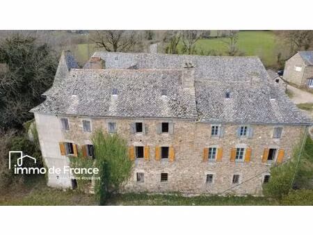 remarquable corps de ferme en pierre