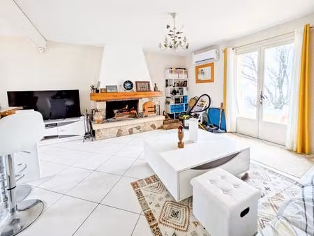 maison de 4 pièces de 160 m² à les bordes
