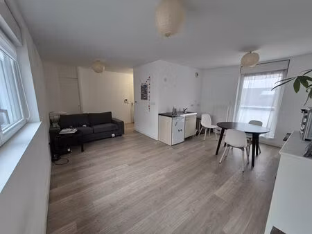 lille colbert/ gambetta :appartement t1 avec beau balcon- terrasse et parking
