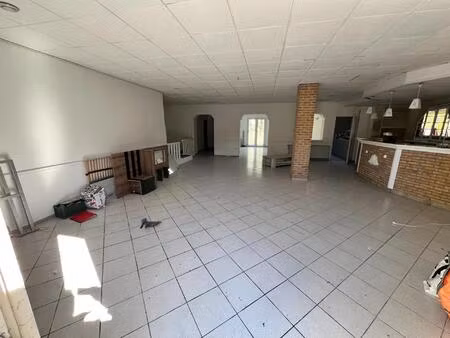 local commercial 165 m2 + extérieur quartier nungesser