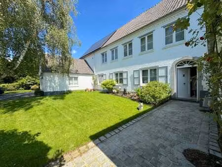 lasne - belle villa 5 chambres + terrasse + jardin + garage