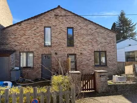 joli duplex rénové avec emplacement de parking et terrasse